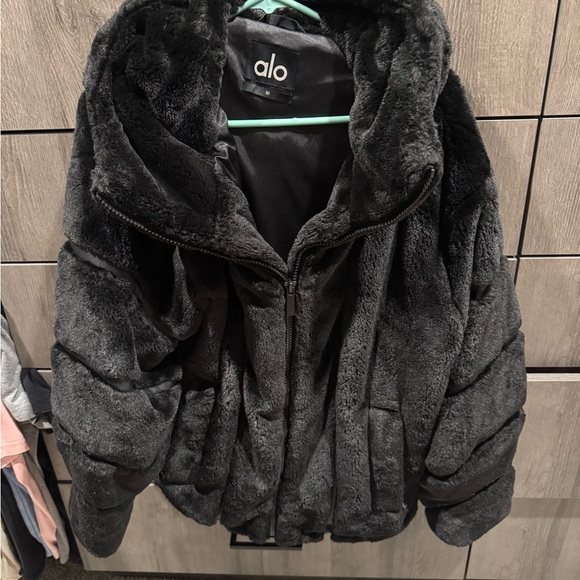 ALO Yoga Black knockout faux fur jacket - Picture 4 of 8